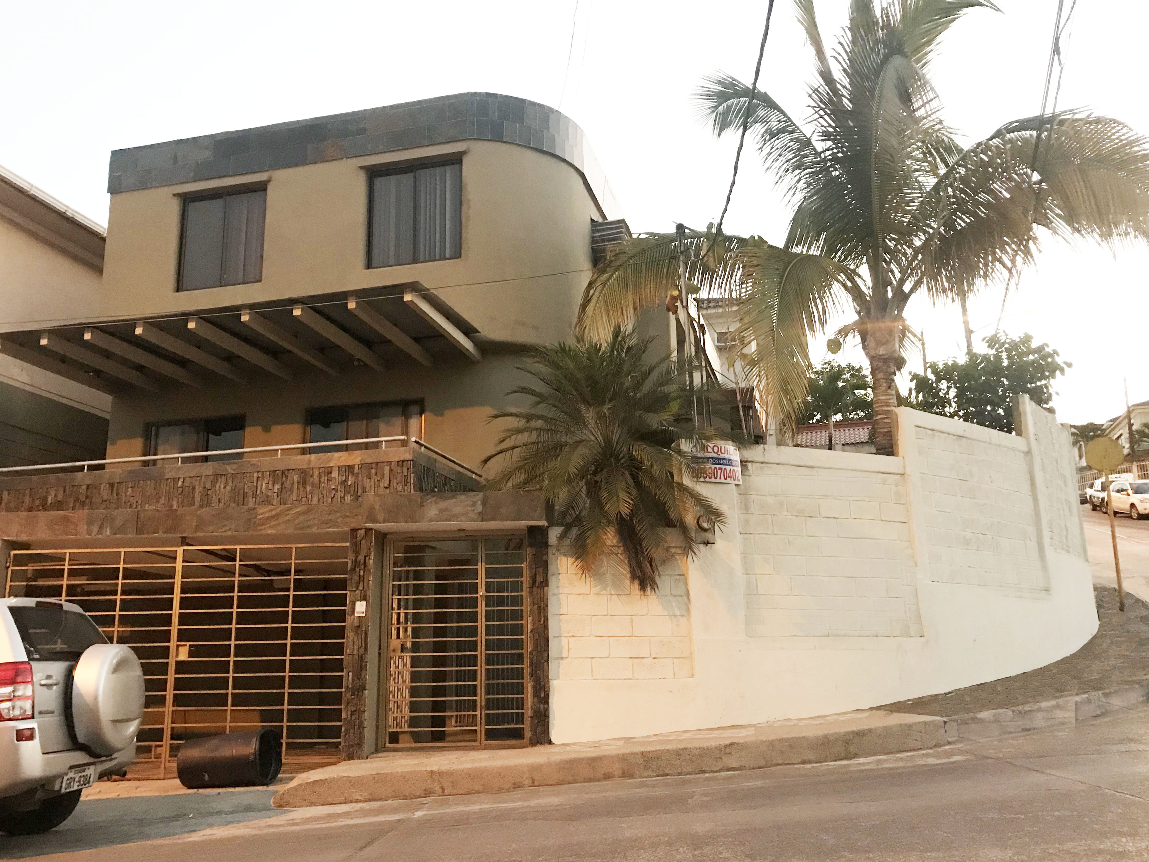 Venta Casa CEIBOS NORTE Via a la Costa, Guayaquil: Muy Cómoda