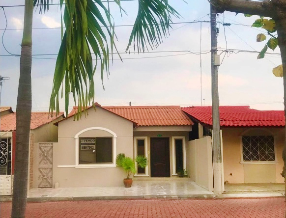 Venta Casa LA JOYA Etapa Onix, Guayaquil: Amplio patio