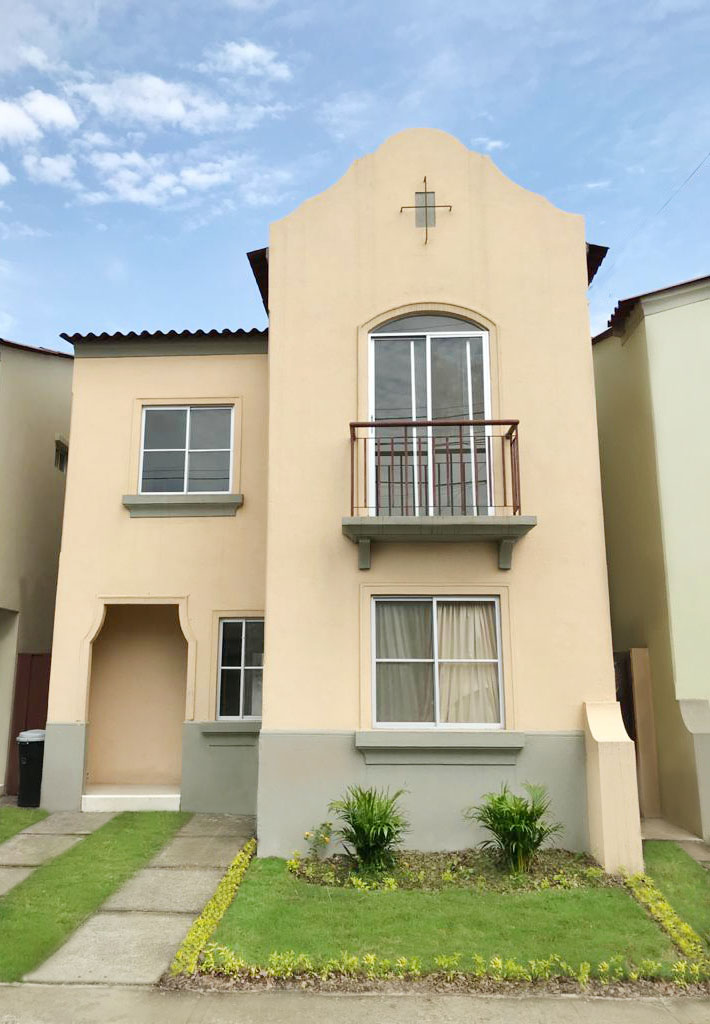 Alquiler Casa LA RIOJA, Via La Aurora, Guayaquil: Cuatro dormitorios
