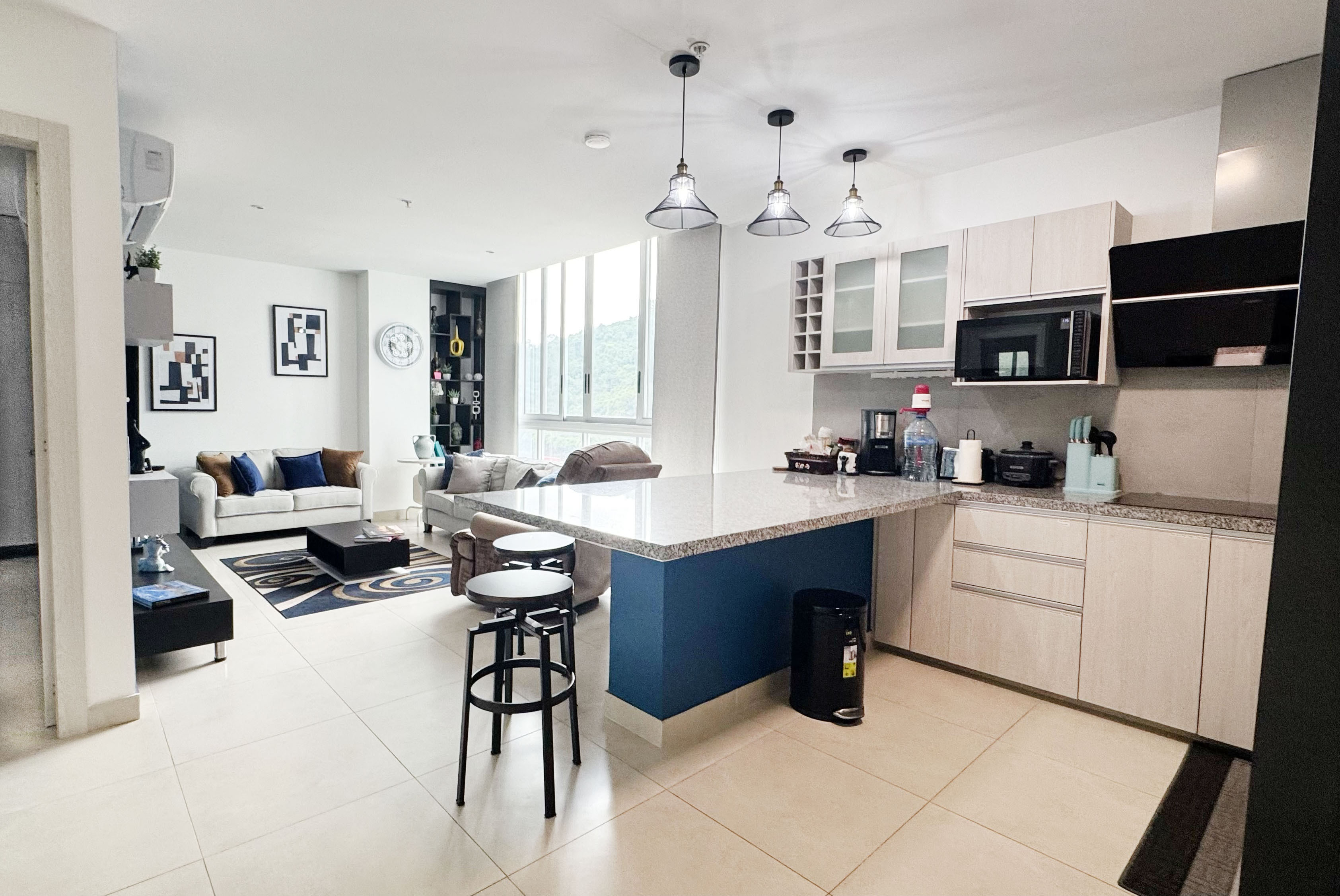 Alquiler Elegante y Amplia Suite Amoblada en Los Ceibos, OLIVO PARC: Super moderna!